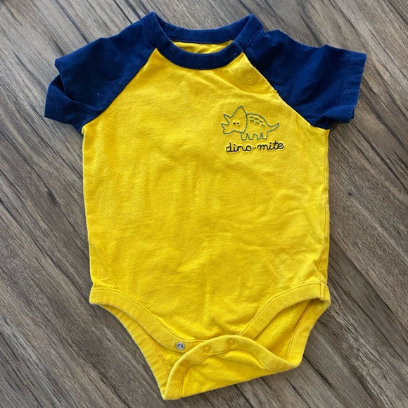 Lot of FOUR Baby Gap boy onesies - Picture 8 of 13